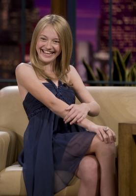dakotafanningdaily-thetonightshowwithjayleno-17.jpg