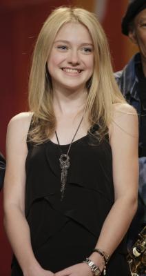 dakotafanningdaily-thetonightshowwithjayleno-06.jpg
