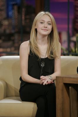 dakotafanningdaily-thetonightshowwithjayleno-11.jpg