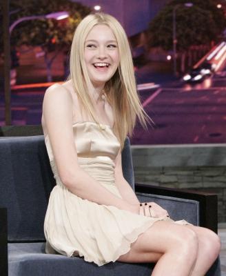 dakotafanningdaily-thetonightshowwithjayleno-11.jpg