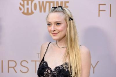 dakotafanningdaily-thefirstladypremiere-014.jpg