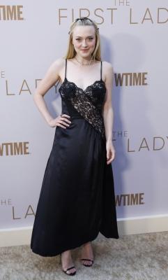 dakotafanningdaily-thefirstladypremiere-041.jpg
