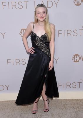 dakotafanningdaily-thefirstladypremiere-049.jpg