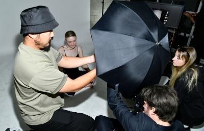 dakotafanningdaily-openingofmontgomerysnewnftphotoexhibit-006.jpg
