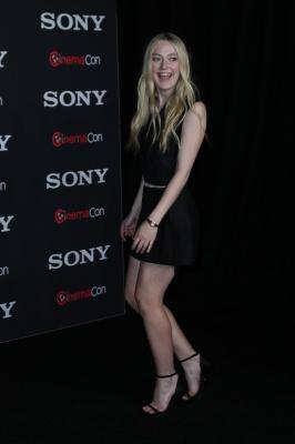 dakotafanningdaily-cinemaconopeningnight-054.jpg
