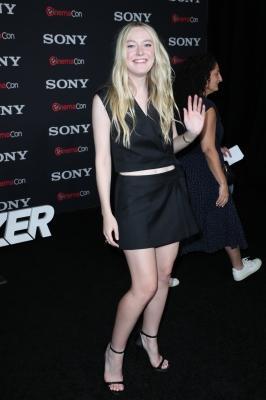 dakotafanningdaily-cinemaconopeningnight-056.jpg