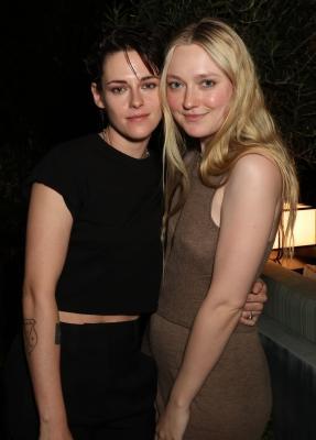 dakotafanningdaily-livingforthedeadpremiere-003.jpg