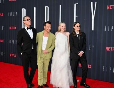 dakotafanningdaily-ripleylapremiere-0008.jpg