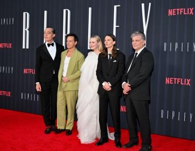 dakotafanningdaily-ripleylapremiere-0012.jpg