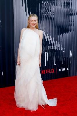 dakotafanningdaily-ripleylapremiere-0090.jpg