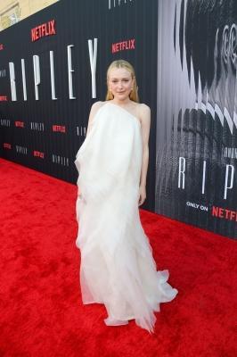 dakotafanningdaily-ripleylapremiere-0105.jpg