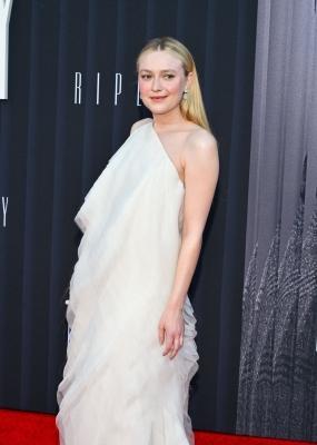 dakotafanningdaily-ripleylapremiere-0108.jpg