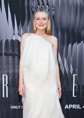 dakotafanningdaily-ripleylapremiere-0121.jpg