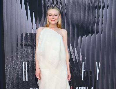 dakotafanningdaily-ripleylapremiere-0124.jpg