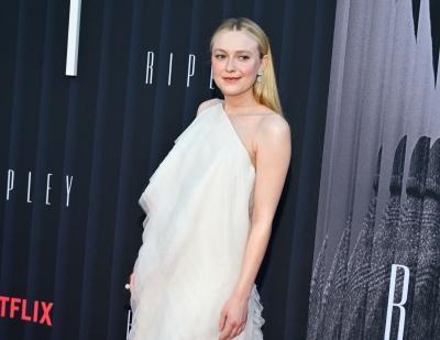 dakotafanningdaily-ripleylapremiere-0126.jpg