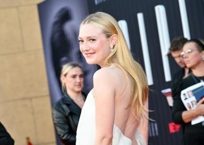 dakotafanningdaily-ripleylapremiere-0127.jpg