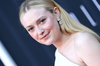 dakotafanningdaily-ripleylapremiere-0133.jpg