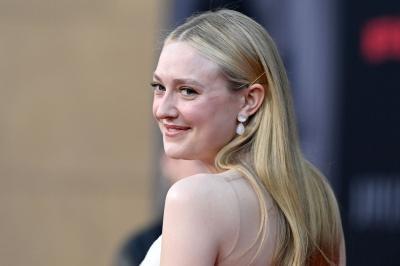 dakotafanningdaily-ripleylapremiere-0135.jpg