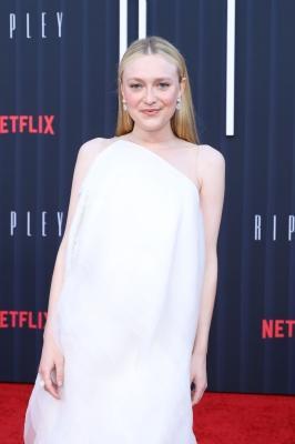 dakotafanningdaily-ripleylapremiere-0138.jpg