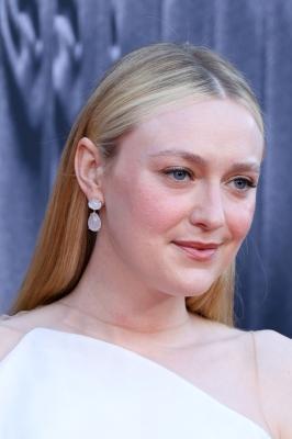 dakotafanningdaily-ripleylapremiere-0140.jpg