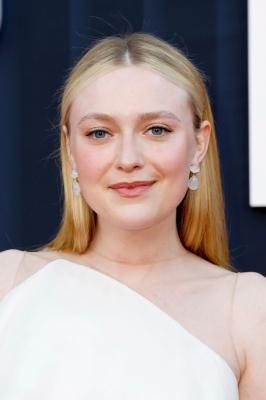 dakotafanningdaily-ripleylapremiere-0146.jpg