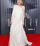 dakotafanningdaily-ripleylapremiere-0102.jpg