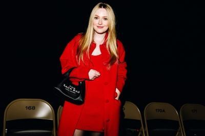 dakotafanningdaily-marcjacobsshow-005.jpg