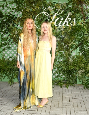 dakotafanningdaily-saksummerdinner-001.jpg