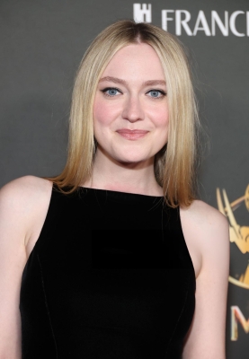 dakotafanningdaily-76themmysperformernomineecelebration-012.jpg