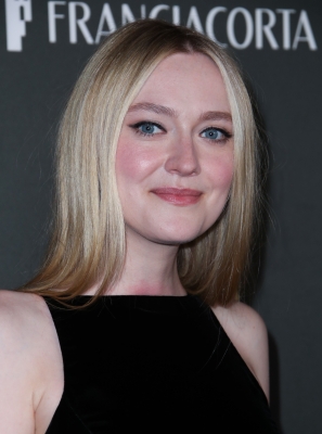 dakotafanningdaily-76themmysperformernomineecelebration-013.jpg