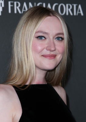 dakotafanningdaily-76themmysperformernomineecelebration-014.jpg