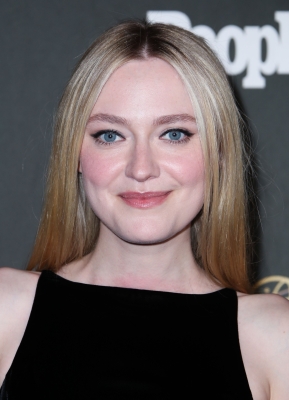 dakotafanningdaily-76themmysperformernomineecelebration-016.jpg