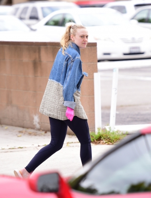 dakotafanningdaily-outinlosangeles-18.jpg