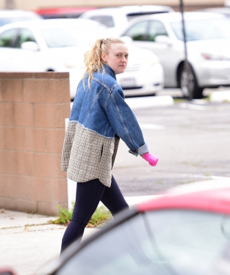 dakotafanningdaily-outinlosangeles-20.jpg