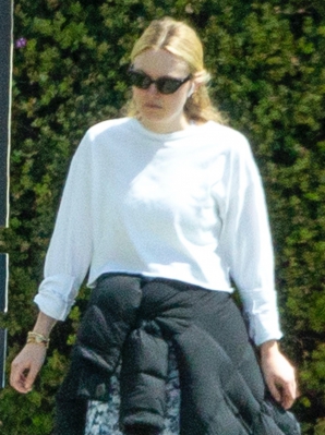 dakotafanningdaily-returningtoherhome-8.jpg