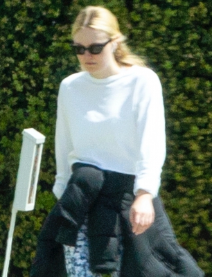dakotafanningdaily-returningtoherhome-9.jpg