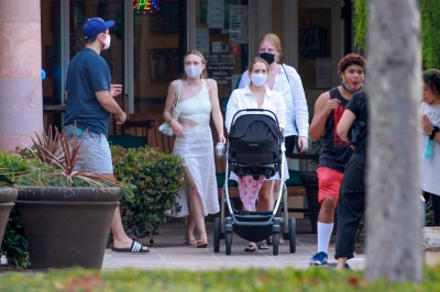 dakotafanningdaily-outinmalibu-016.jpg