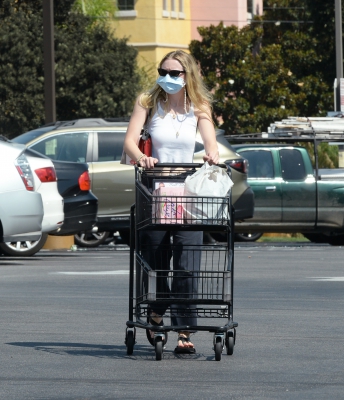 dakotafanningdaily-groceryshoppingatvons-019.jpg