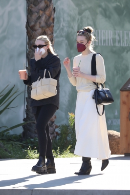 dakotafanningdaily-outandaboutinstudiocity-002.jpg
