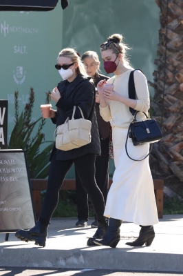 dakotafanningdaily-outandaboutinstudiocity-005.jpg