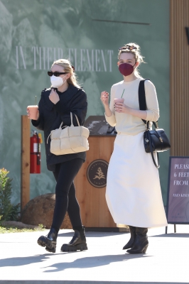 dakotafanningdaily-outandaboutinstudiocity-006.jpg