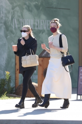 dakotafanningdaily-outandaboutinstudiocity-007.jpg