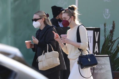 dakotafanningdaily-outandaboutinstudiocity-009.jpg