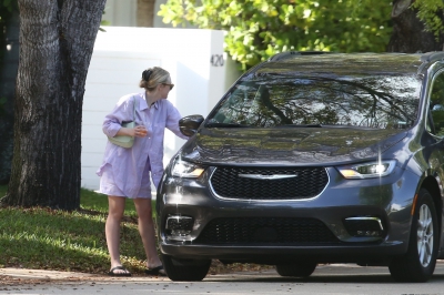 dakotafanningdaily-outandaboutinmiami-036.jpg