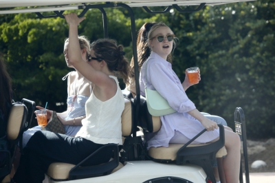 dakotafanningdaily-outandaboutinmiami-038.jpg