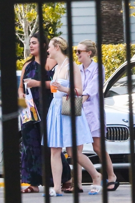 dakotafanningdaily-outandaboutinmiami-041.jpg