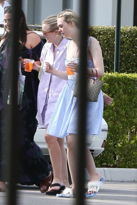 dakotafanningdaily-outandaboutinmiami-043.jpg