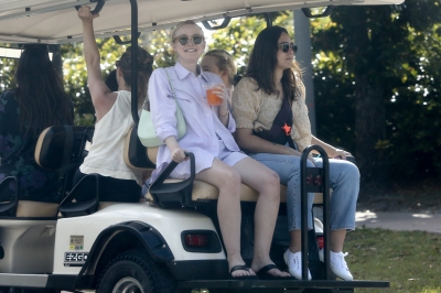 dakotafanningdaily-outandaboutinmiami-047.jpg