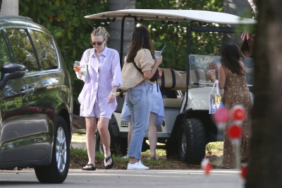 dakotafanningdaily-outandaboutinmiami-050.jpg