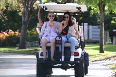 dakotafanningdaily-outandaboutinmiami-062.jpg